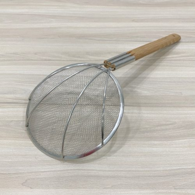 Chao lì inox cán gỗ #28 186123-8 (lỗ 8)