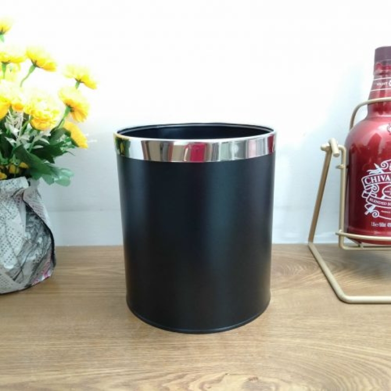 Thùng rác trong phòng 1 lớp A36-A1