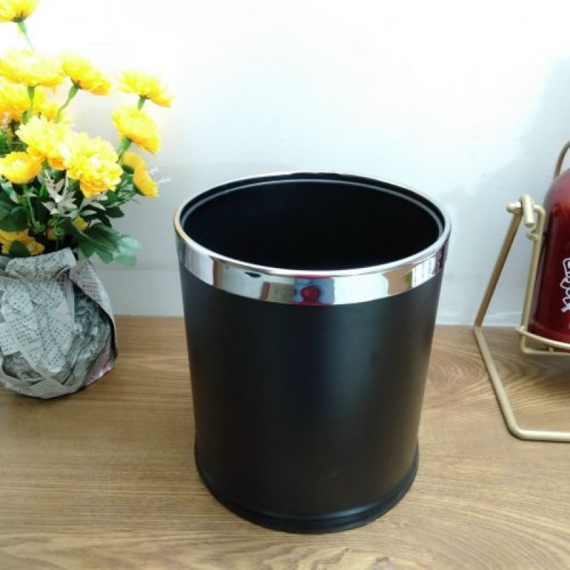 Thùng rác trong phòng 2 lớp A36-A2